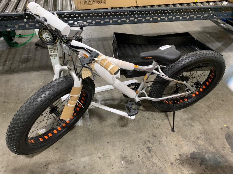 Photo 1 of HILAND - Roon 26" Fat Tire Mountain Bike - 7 Speeds - Snow Beach Bicycle - Silver
