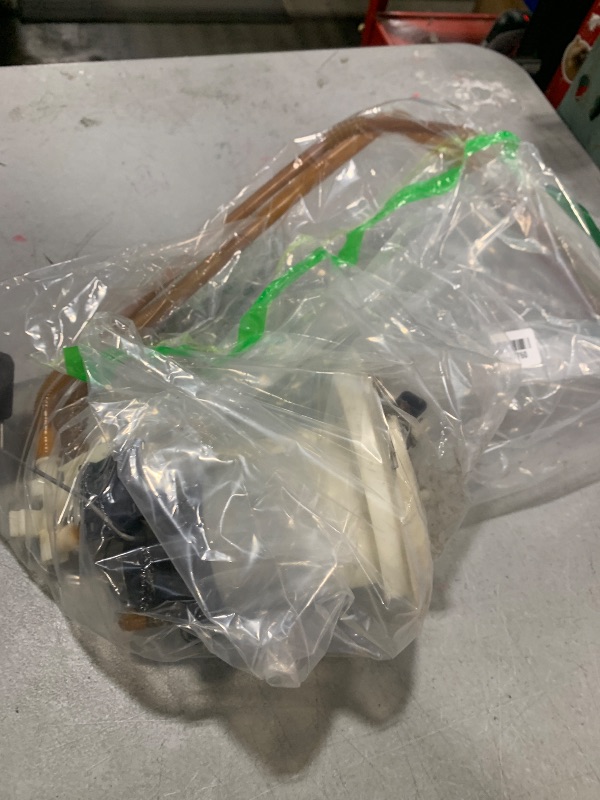 Photo 1 of Left Side Fuel Filter with Sending Unit for Mercedes-Benz C300 C350 E350 E550 GLK350