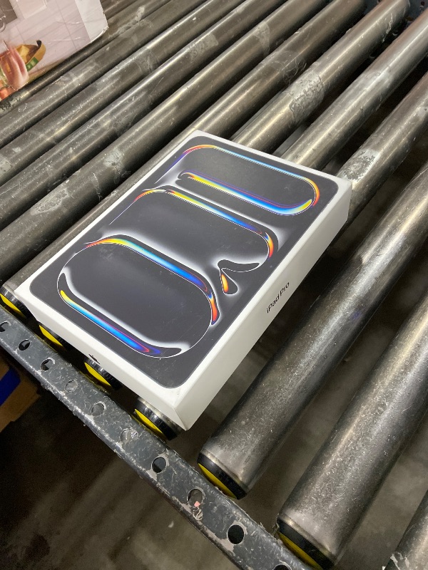 Photo 1 of Apple iPad Pro 11-inch (M5): Ultra Retina XDR Display, 256GB, Landscape 12MP Front Camera/12MP Back Camera, LiDAR Scanner, Wi-Fi 7 with Apple N1, Face ID, All-Day Battery Life — Space Black