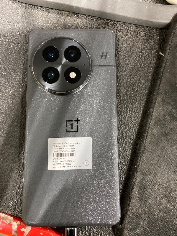 Photo 1 of OnePlus 13,12GB RAM + 256GB Storage, Dual-SIM, Unlocked Android Smartphone, Snapdragon 8 Elite, 80W SUPERVOOC Fast Charging and 50W AIRVOOC Charging, Advanced Hasselblad Camera, 2025, Black Eclipse