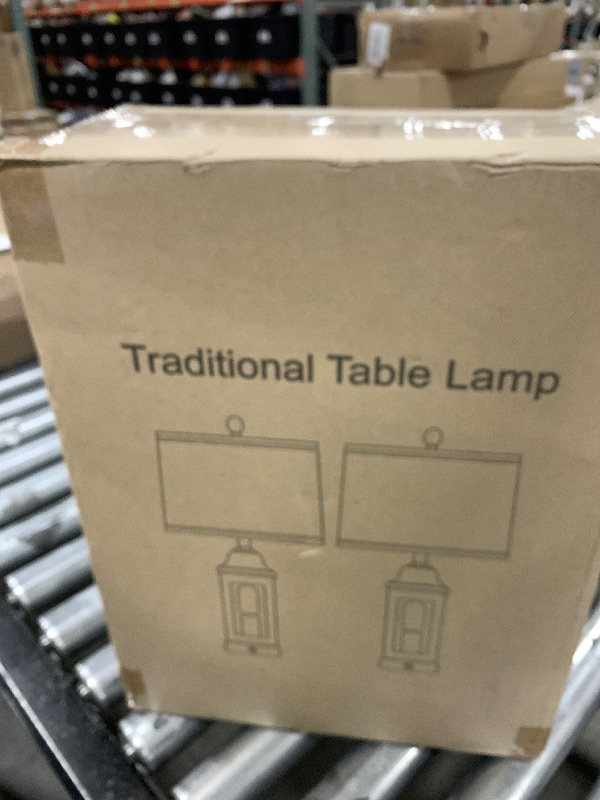 Photo 1 of Traditional table lamp