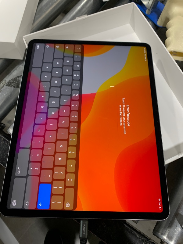 Photo 1 of ******LOCKED******Apple iPad Air 13-inch (M4): Liquid Retina Display, 512GB, 12MP Front/Back Camera, Wi-Fi 7 with Apple N1 + 5G Cellular, Touch ID, All-Day Battery Life — Space Gray