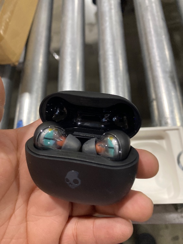 Photo 1 of LEFT EARBUD DOES NOT WORK********Skullcandy Rail Wireless Earbuds, Bluetooth Headphones, Noise Isolating Fit, Up to 42 Hours Battery, IP55 Sweat and Water Resistant, Microphone for iPhone Android - True Black