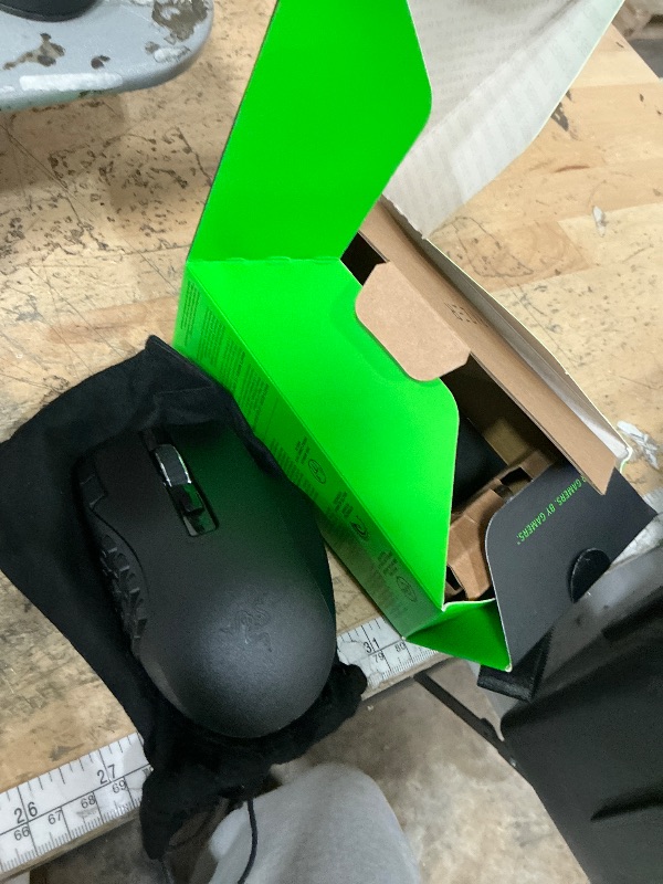 View 3 of Razer Naga V2 HyperSpeed Wireless MMO Gaming Mouse: 19 Programmable Buttons - HyperScroll Technology - Focus Pro 30K Optical Sensor - Mechanical Mouse Switches Gen-2 - Up to 400 Hr Battery Life