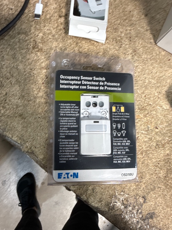 Photo 1 of **MISSING BOTTOM PIECE**Eaton OS310U-W-K Motion-Activated Occupancy Sensor Wall Switch, White