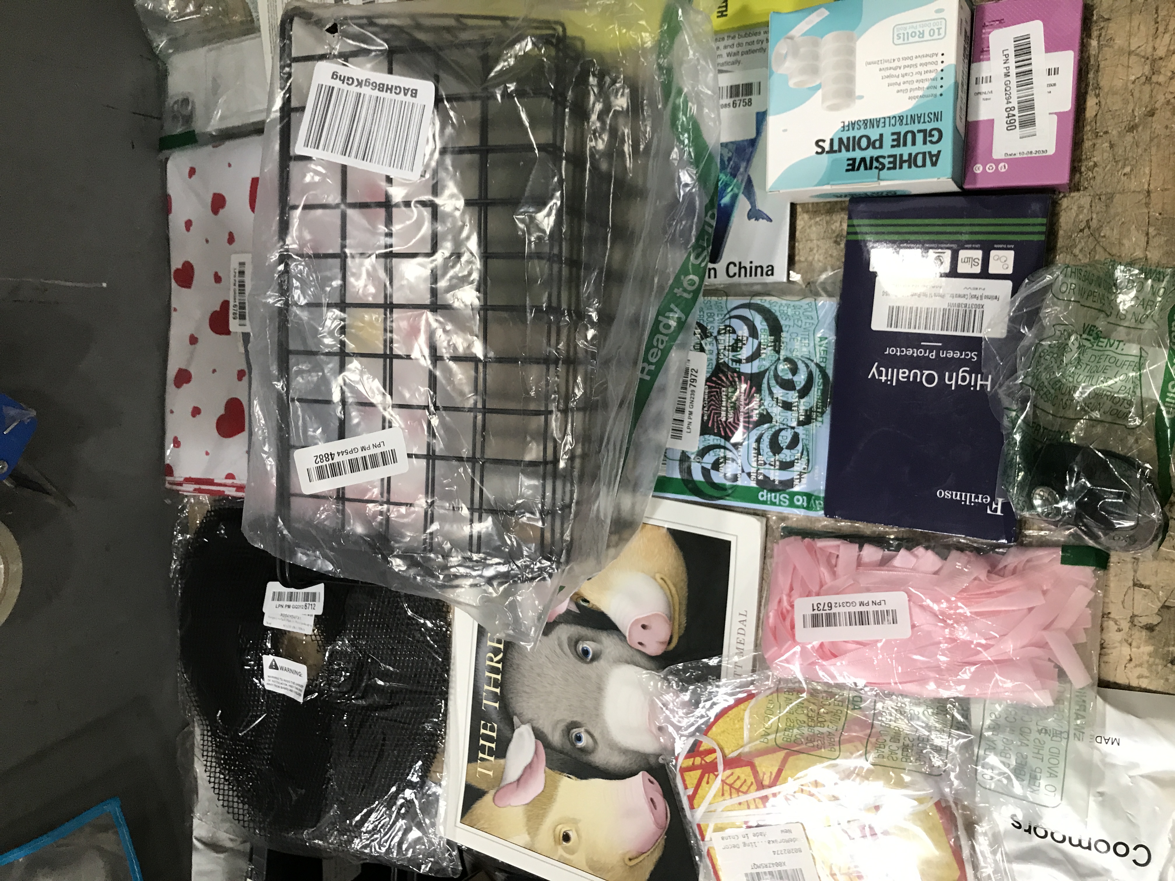 Photo 1 of ** SOLD AS IS BUNDLE OF MISCELLANEOUS AND SORTED GOODS **