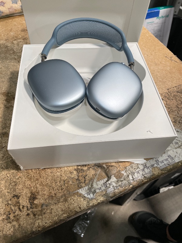 Photo 1 of *******SEE NOTES *******Apple AirPods Max 2 Wireless Over-Ear Headphones, Active Noise Cancellation, Adaptive Audio, Personalized Spatial Audio, Live Translation, Bluetooth Headphones for iPhone – Blue