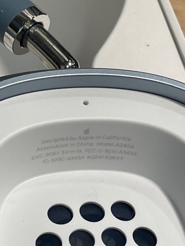 Photo 1 of *******SEE NOTES *******Apple AirPods Max 2 Wireless Over-Ear Headphones, Active Noise Cancellation, Adaptive Audio, Personalized Spatial Audio, Live Translation, Bluetooth Headphones for iPhone – Blue