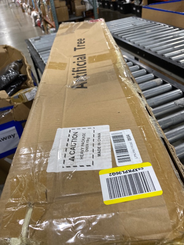 Photo 1 of artificial tree