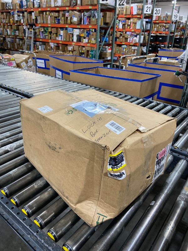 Photo 1 of VEVOR Inflatable Paint Booth, 21 x 13.5 x 9.8 ft Inflatable Spray Booth, with 1100W Powerful Blower and Air Filter System, Large Furniture Painting, Portable Car Paint Booth for Medium-Sized Vehicles