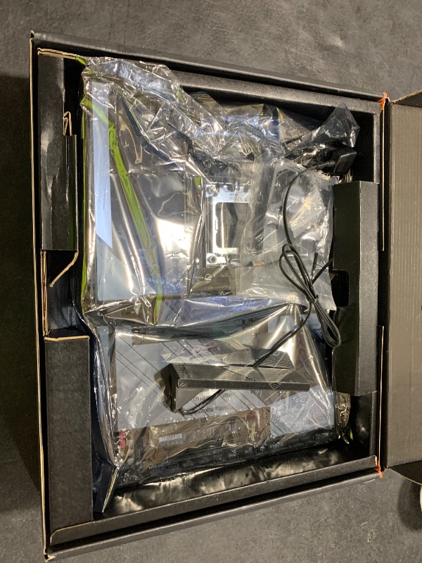 Photo 1 of **********DAMAGED*******
GIGABYTE X870E AORUS Master AMD AM5 LGA 1718 Motherboard, ATX, DDR5, 4X M.2, PCIe 5.0, USB4, WIFI7, 5GbE LAN, EZ-Latch, 5-Year Warranty