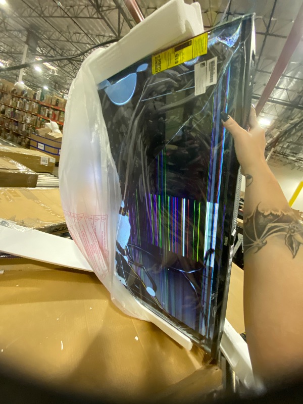 Photo 1 of Roku Smart TV – 40-Inch Select Series, 1080p Full HD TV – Roku TV with Voice Remote – Flat Screen LED Television with Wi-Fi for Streaming Live Local News, Sports, Family Entertainment