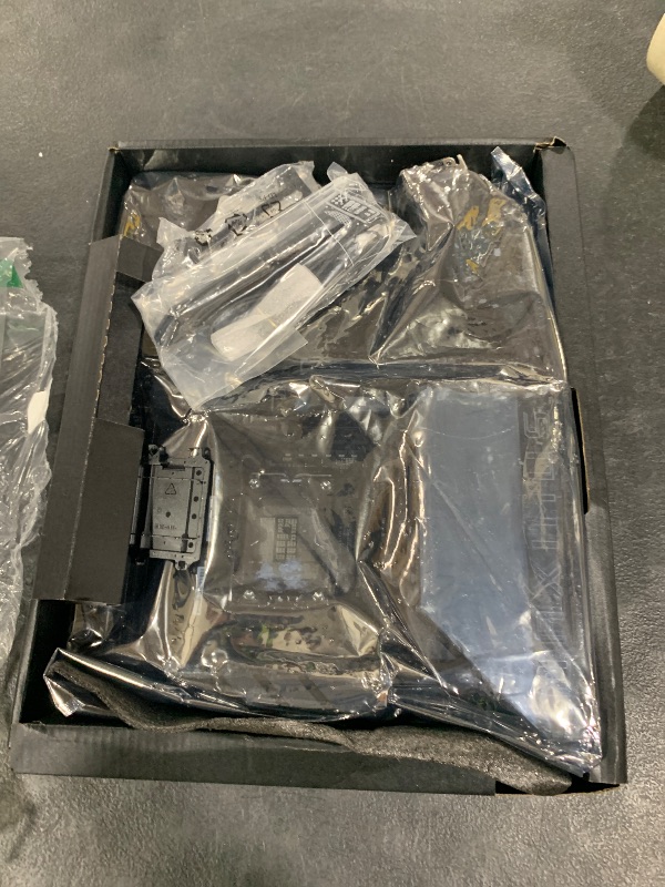 Photo 1 of ASUS ROG Maximus Z890 Hero Intel® Z890 LGA 1851 ATX Motherboard, Advanced AI PC-Ready, 22+2+1+2 Stages, DDR5, WiFi 7, 3X PCIe® 5.0 M.2, Thunderbolt™ 4, USB Type-C®, AI Overclocking/Cooling/Networking