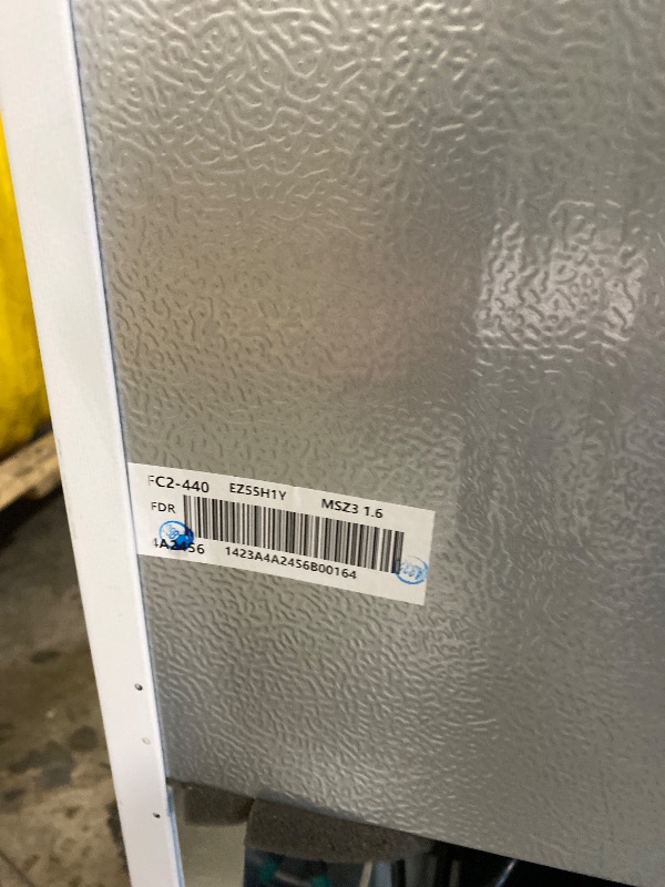 Photo 1 of Frigidaire 13.9 Cu Ft Top Freezer Refrigerator ffht1425v