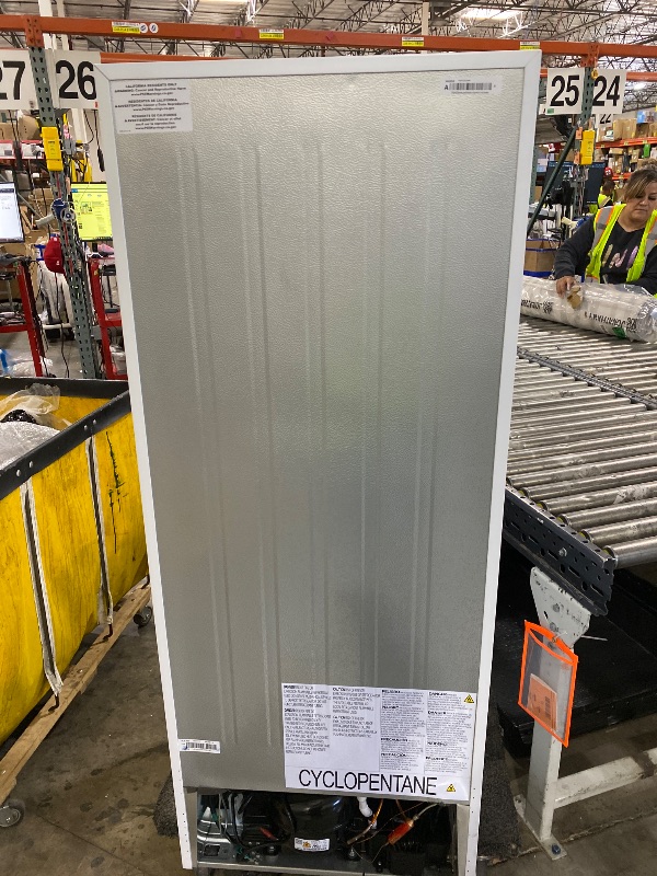 Photo 1 of Frigidaire 13.9 Cu Ft Top Freezer Refrigerator ffht1425v