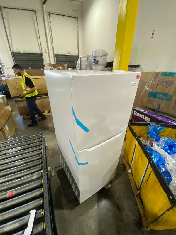 Photo 1 of Frigidaire 13.9 Cu Ft Top Freezer Refrigerator ffht1425v