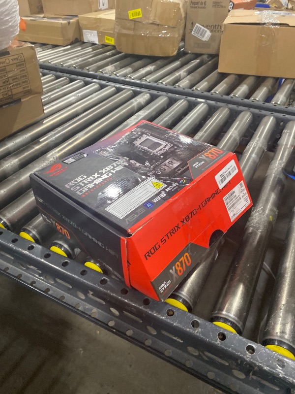 Photo 1 of ASUS ROG Strix X870-I Gaming WiFi AMD X870 AM5 DDR5 8400 HDMI 2xUSB4 2X M2 USB3.2 WiFi 7 + BT Aura RGB 2.5Gbit LAN Mini ITX 10+2+1 Power Stages, Dual USB4, ROG Strix HIVE II Motherboard