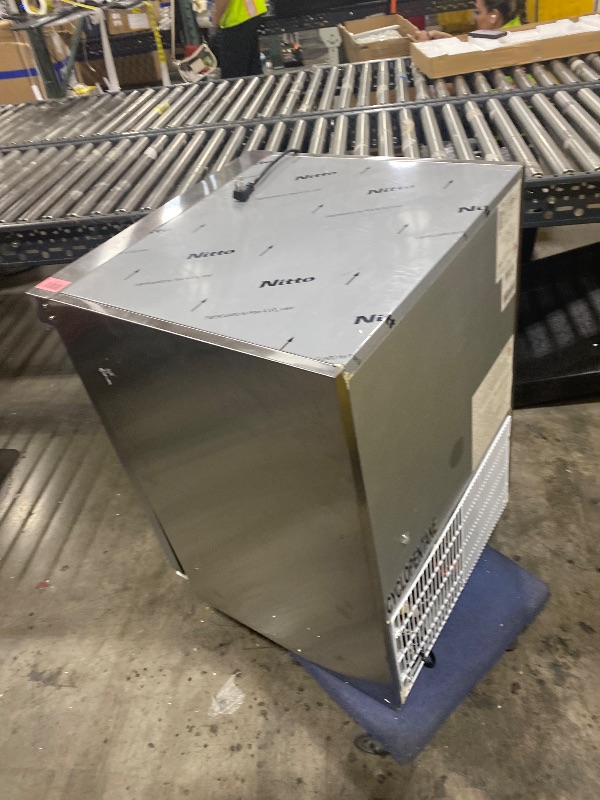 Photo 1 of KoolMore 24 in. Commercial Manual Defrost Countertop Display Freezer in White with Stainless Steel and Glass Door, 4.6 Cu. ft. (KM-MDF46GD)