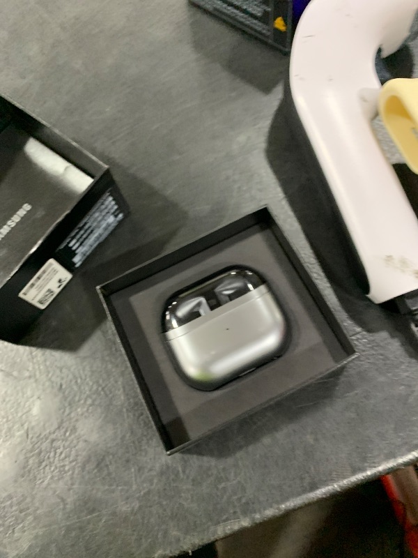 Photo 1 of Samsung Galaxy Buds 3 Pro AI True Wireless Bluetooth Earbuds, Noise Cancelling, Sound Optimization, Redesigned Comfort Fit, Silver [US Version, Amazon Exclusive, 