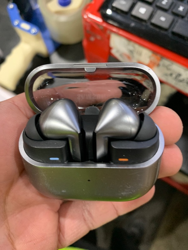 Photo 1 of Samsung Galaxy Buds 3 Pro AI True Wireless Bluetooth Earbuds, Noise Cancelling, Sound Optimization, Redesigned Comfort Fit, Silver [US Version, Amazon Exclusive, 