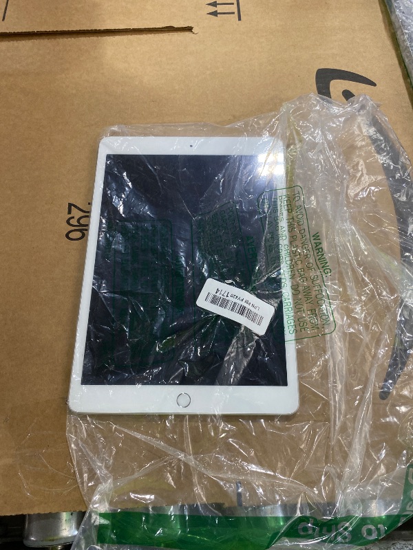 Photo 1 of Apple iPad (10.2-inch, Wi-Fi, 32GB) - Silver (Latest Model, 8th Generation) (Renewed)