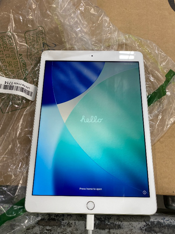 Photo 1 of Apple iPad (10.2-inch, Wi-Fi, 32GB) - Silver (Latest Model, 8th Generation) (Renewed)