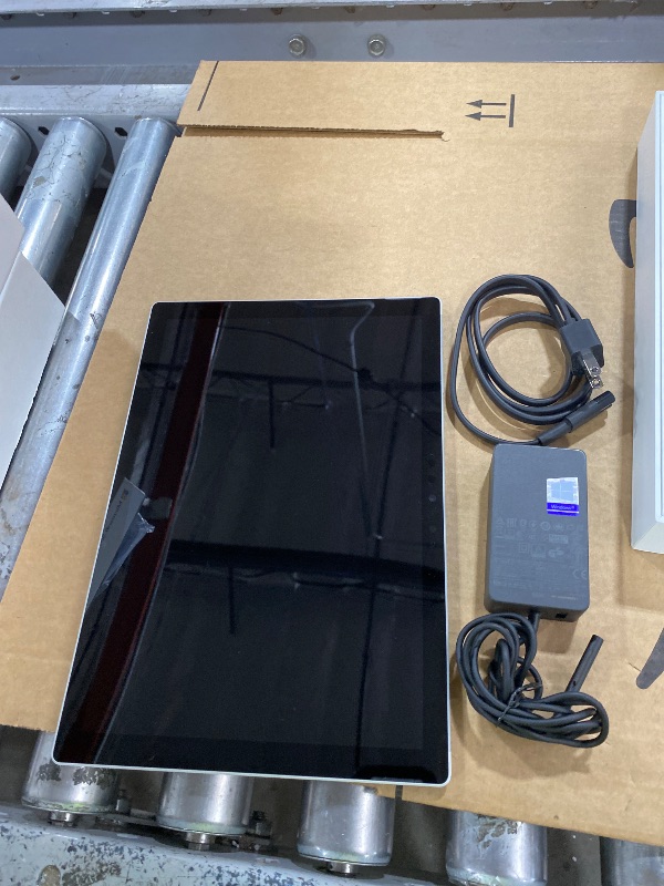 Photo 1 of Microsoft Surface Pro 7 – 12.3" Touch-Screen - 10th Gen Intel Core i5 - 16GB Memory - 256GB SSD – Platinum