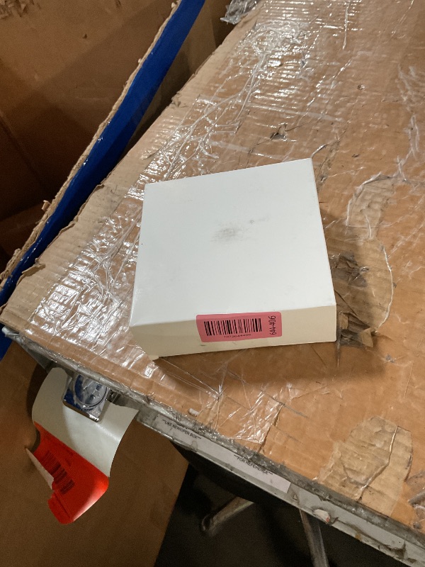 Photo 1 of ?White?Mop pad Bracket kit Compatible with Roborock Qrevo MaxV, Qrevo S, Qrevo Pro,Qrevo Plus, Qrevo Master?Qrevo Slim?Qrevo Curv?Qrevo Edge?QV 35A?QV 35S?Qrevo S5V Robot,2 mop pad brackets?4 Mop Pads