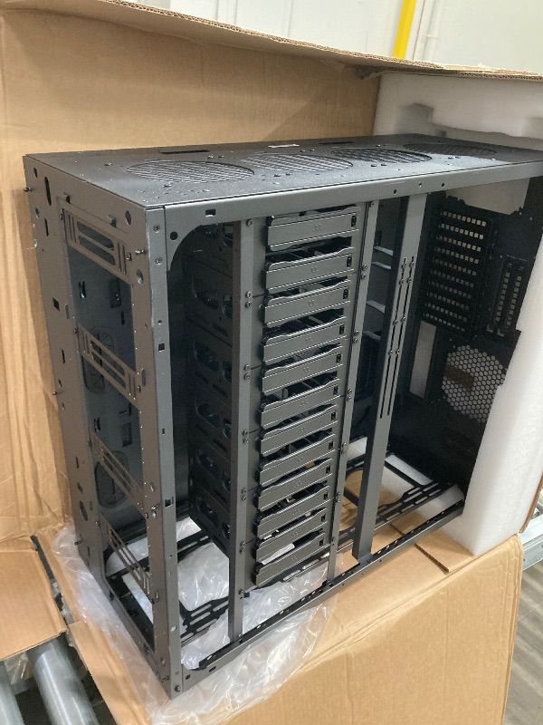 Photo 1 of **MISSING PARTS**Thermaltake AX700 Super Tower; SSI-CEB/SSI-EEB/XL-ATX/E-ATX; 560mm Radiator Support; 360mm-630mm GPU Clearance; Support for up to 18x 3.5 or 2.5"; Supports 2X 5.25; CA-11B-00F1NN-00