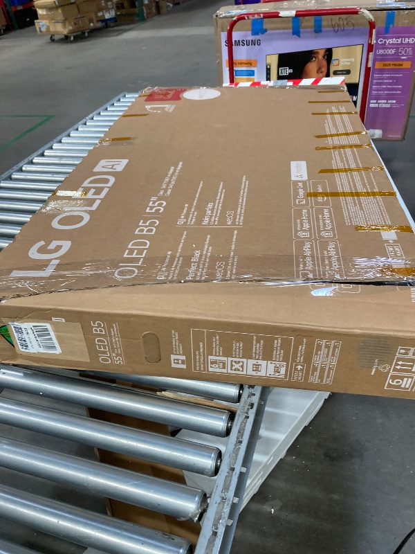 Photo 1 of *****It's used and it's broken, it doesn't work*****LG 55-Inch Class OLED AI 4K B5 Series Smart TV w/Dolby Atmos, Dolby Vision, HDR10, AI Super Upscaling 4K, Filmmaker Mode, Wow Orchestra, Alexa Built-in (OLED55B5PUA.AUSZ, 2025)
