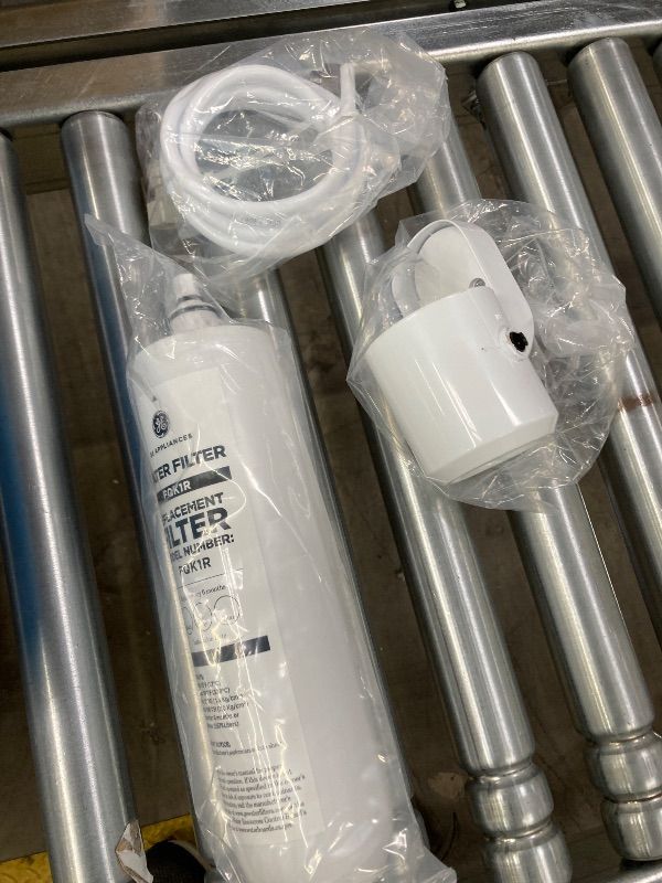 Photo 1 of ***DAMAGE -SELLING AS PART ONLY*** GE Single Stage Under Sink Water Filtration System, Reduces 95+ Impurities Including Lead, Chlorine, Arsenic, & PFOA/PFOS, Easy Installation with Included Kit, Twist & Lock Design, GXK140TNN
