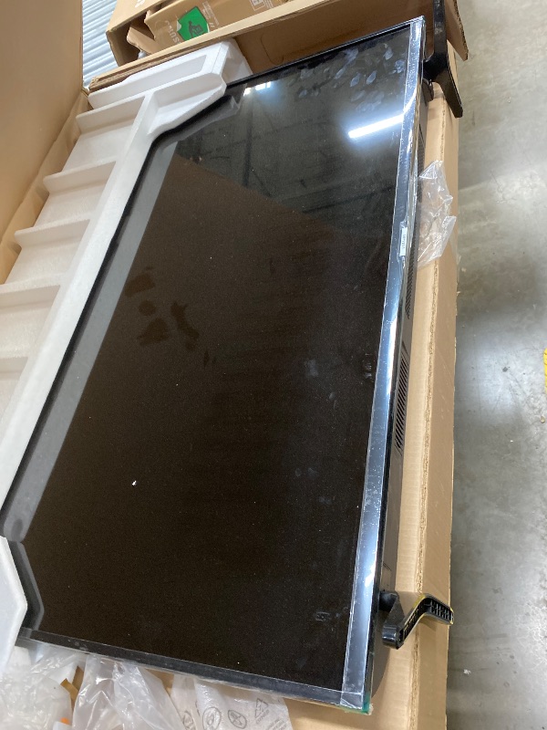 Photo 1 of ****** NO CABLE***** Roku Smart TV – 50-Inch Select Series, 4K HDR TV – RokuTV with Enhanced Voice Remote – Flat Screen LED Television with Wi-Fi for Streaming Live Local News, Sports, Family Entertainment