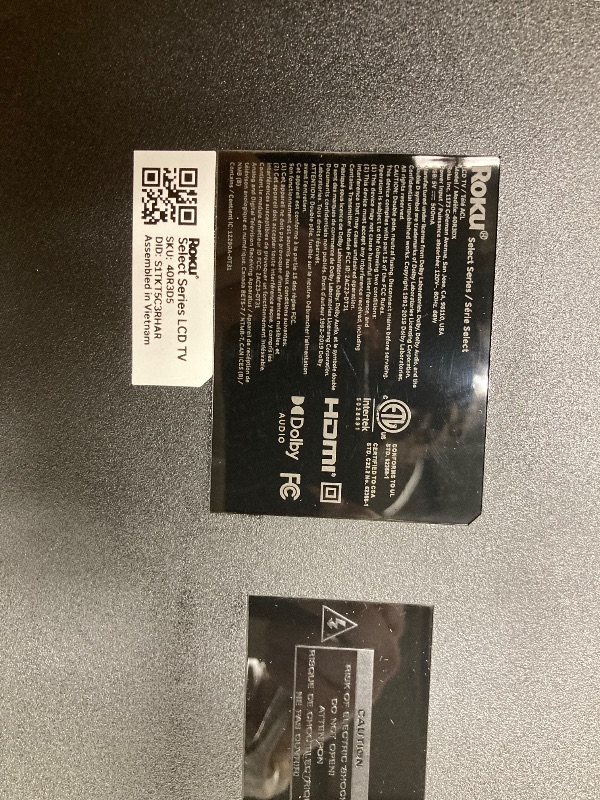 Photo 1 of ***DAMAGED -BROKEN SCREEN -SELLING AS PARTS ONLY*** Roku Smart TV – 40-Inch Select Series, 1080p Full HD TV – Roku TV with Voice Remote – Flat Screen LED Television with Wi-Fi for Streaming Live Local News, Sports, Family Entertainment