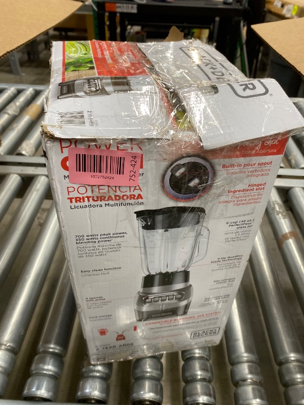 Photo 1 of ***MISSING GLASS JAR*** BLACK+DECKER PowerCrush Multi-Function Blender with 6-Cup Glass Jar, 4 Speed Settings, Silver