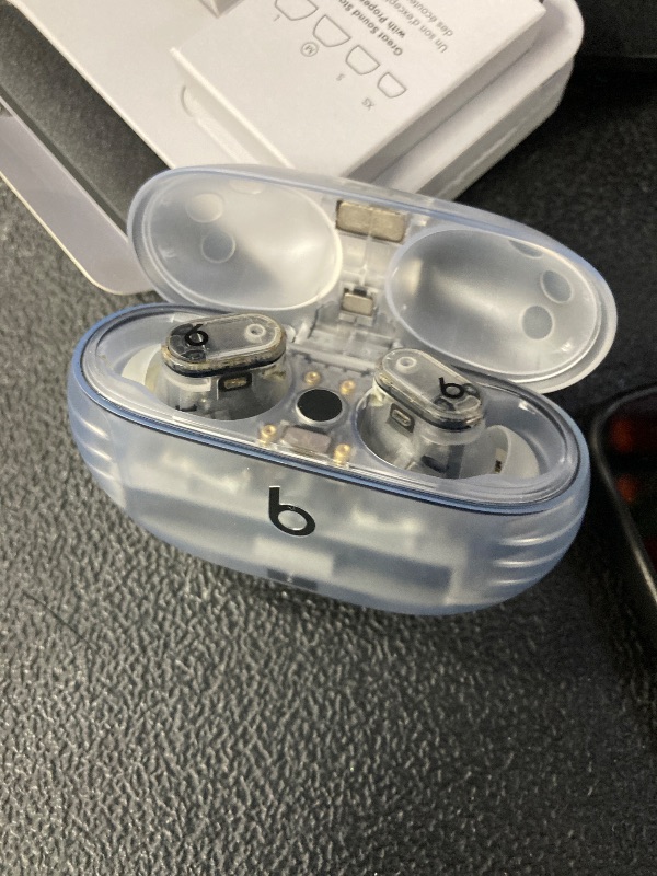 Photo 1 of ***its doesnt work, to use for parts, its not permitted to return, to refund***Beats Studio Buds + | True Wireless Noise Cancelling Earbuds, Enhanced Apple & Android Compatibility, Built-in Microphone, Sweat Resistant Bluetooth Headphones, Spatial Audio -