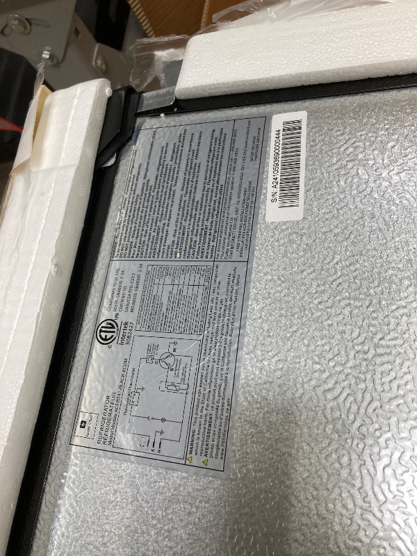 Photo 1 of *Water damage?* ARCTIC CHEF ACFR741BLACKAMZ6COM Apartment Size-Top Freezer-2 Door Fridge-Adjustable Thermostat Control-Black-7.5 Cubic Feet