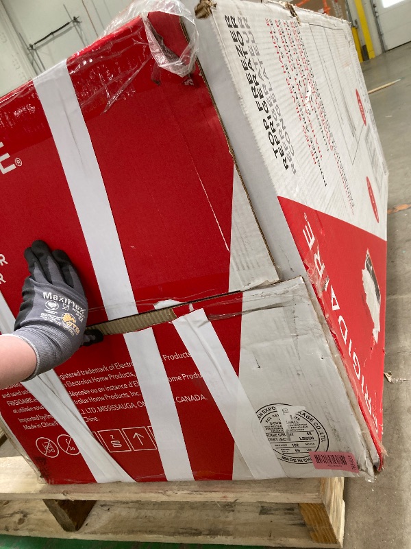 Photo 1 of *Water damage?* ARCTIC CHEF ACFR741BLACKAMZ6COM Apartment Size-Top Freezer-2 Door Fridge-Adjustable Thermostat Control-Black-7.5 Cubic Feet