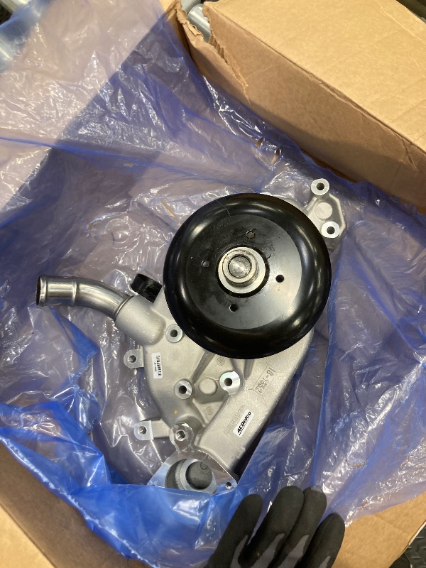 Photo 1 of *Scratches* ACDelco Gold 252-845 (19195104) Engine Water Pump