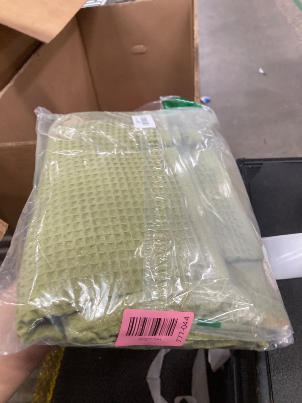 Photo 1 of 100% Cotton Blankets for Bed - Waffle Weave Blankets for Summer, Lightweight and Breathable Soft Woven Blanket for Spring (Olive Green, Throw (50" x 60"))