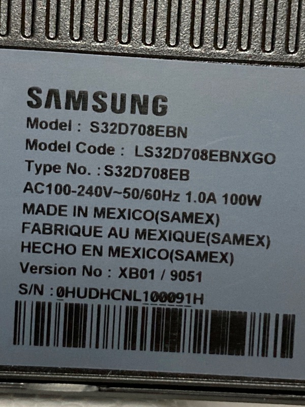 Photo 1 of ** no refunds, no returns** Samsung 32" ViewFinity S7 (S70D) 4K UHD IPS HDR10 High Resolution Monitor with Speakers, DP Port, TUV-Certified, 2025, LS32D708EBNXGO