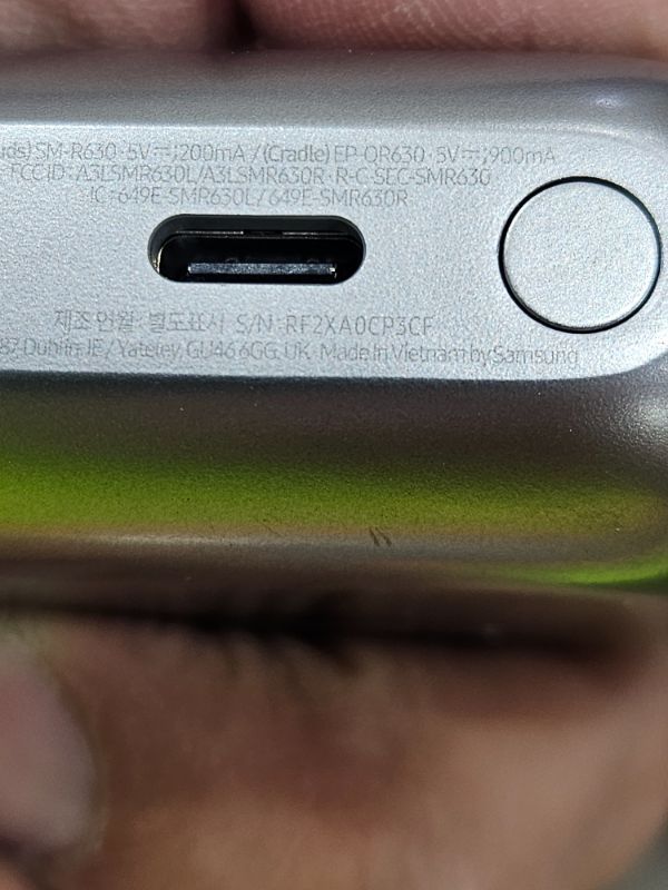 Photo 1 of ***FOR PARTS ONLY, NONFUNCTIONAL***Samsung Galaxy Buds 3 Pro AI True Wireless Bluetooth Earbuds, Noise Cancelling, Sound Optimization, Redesigned Comfort Fit, Silver [US Version, Amazon Exclusive, 2Yr Warranty]