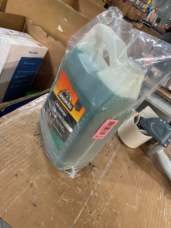Photo 1 of ***MISSING LID BUT SEAL IS STILL INTACT***
Armor All Ceramic Foaming Car Wash Soap with Extreme Shield, 1 Gallon, 128 Fl Oz (Pack of 1)