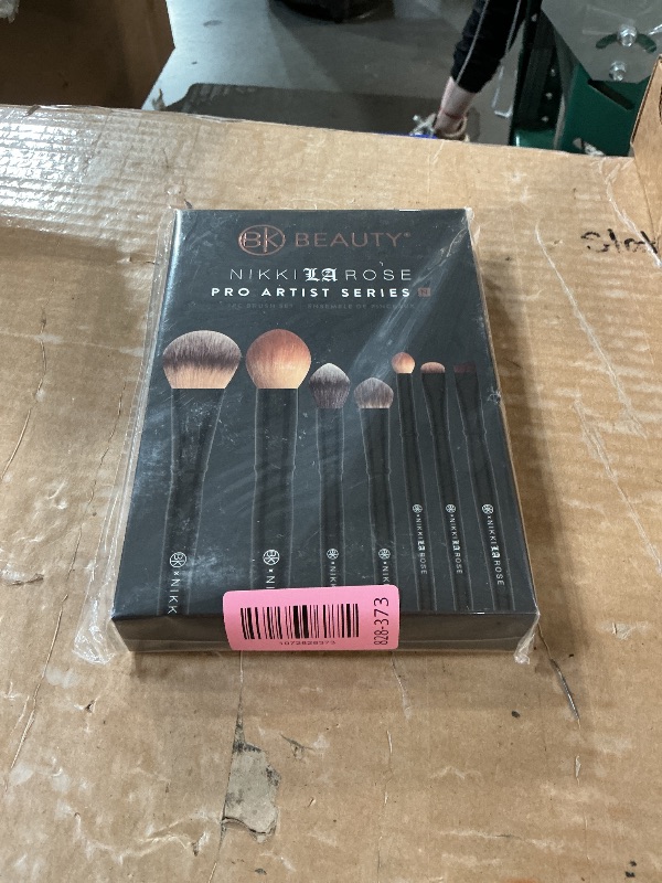 Photo 1 of ***FACTORY SEALED***
BK BEAUTY - Nikki La Rose Pro Artist Makeup Brush Set (7PC)