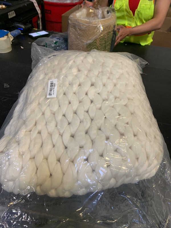 Photo 1 of MLMGUO Chunky Knit Blanket Hand Made Merino Wool Throw Boho Bedroom Sofa Home Decor Giant Yarn(Ivory White 60"x80")