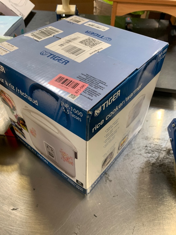 Photo 1 of Tiger JNP-1000-FL 5.5-Cup (Uncooked) Rice Cooker and Warmer, Floral White