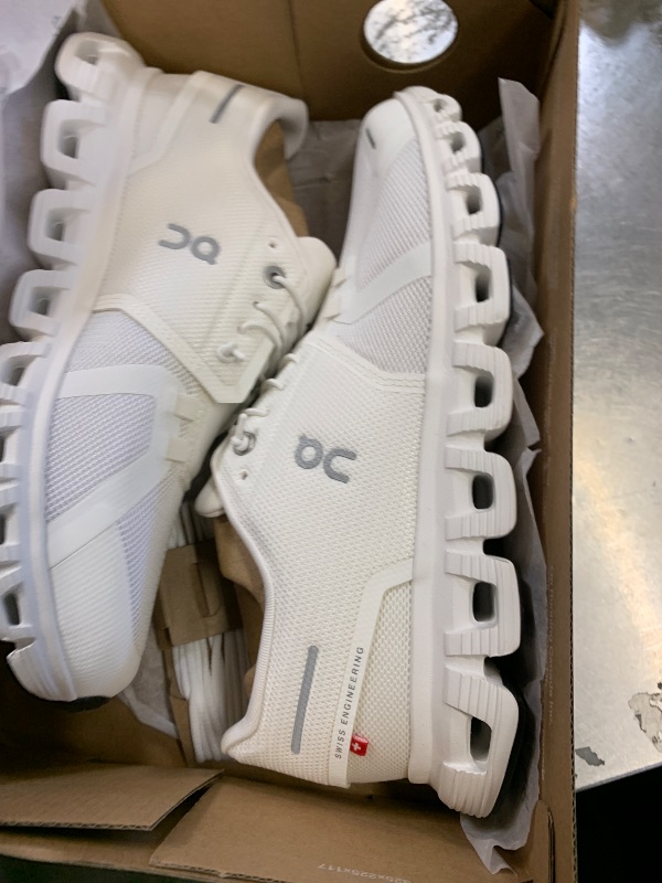 Photo 1 of On Womens Cloud 6 White/White 9.5 Wide