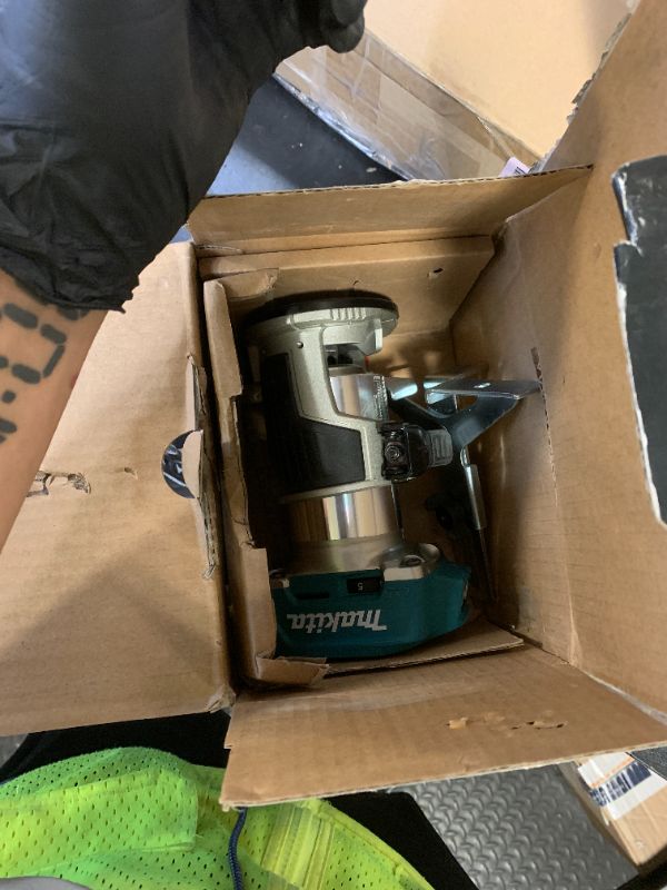 Photo 1 of Makita XTR01Z 18V LXT Lithium-Ion Brushless Cordless Compact Router