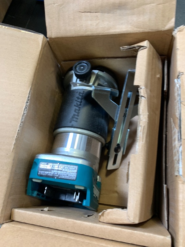 Photo 1 of Makita XTR01Z 18V LXT Lithium-Ion Brushless Cordless Compact Router