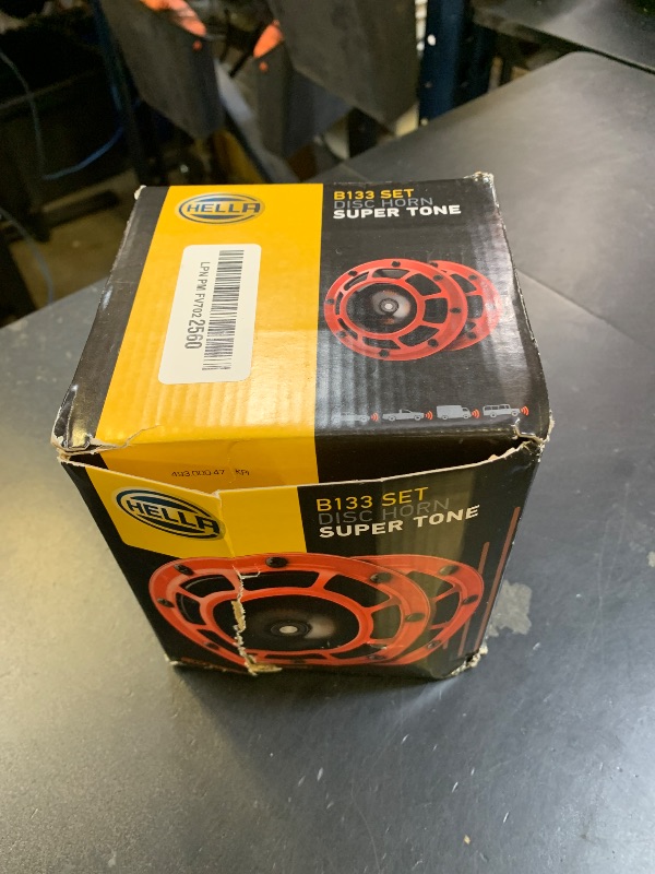 Photo 1 of Hella Stark Sound – 109.23.37 – Red Set 12 V High/Low Frequency Hella Super Tone Horn Set B 133, 12 volt