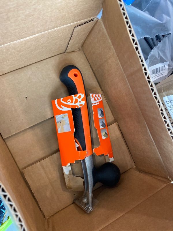 Photo 1 of ***Damaged Blade***Bahco Ergo Carbide Blade Scraper with 2-1/2" Blade, Heavy-Duty Hand Tool for Paint, Rust, and Adhesive Removal on All Surfaces, with Ergonomic Handle and Extra-Wide Blade for High-Strength Scraping